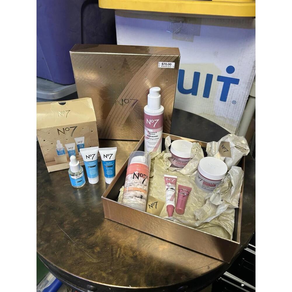 "No7 Ultimate Skincare Collection Gift Set -‎ Restore & Renew - Brand New!"